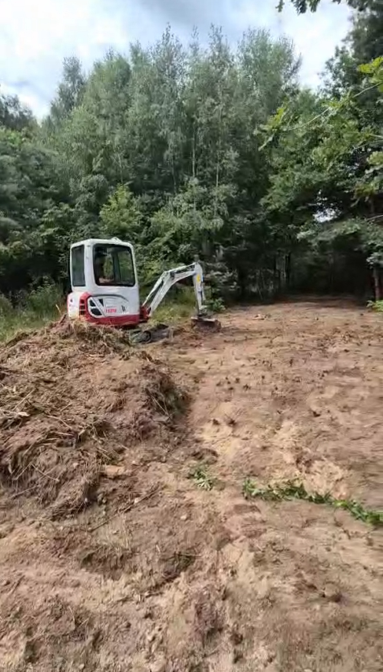 Niwelacja i równanie terenu minikoparką – Aleksandrów Łódzki — zdjęcie 5